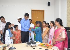 Bala Sadan girls who tied rakhis to the collector