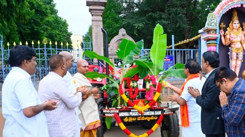 శ్రీశైలం దేవస్థానానికి ట్రాక్టర్ విరాళం