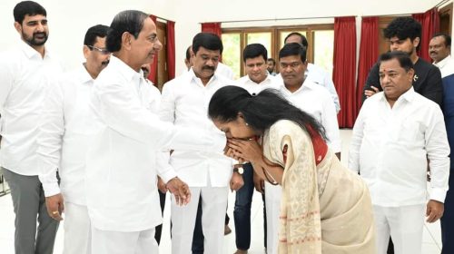 Kavitha met KCR