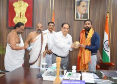 District Collector B. Satya Prasad met Kondagattu Temple E.O. Ramakrishna