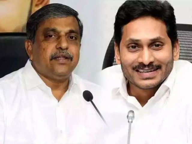 జగన్ ను ఇరికిస్తున్న సజ్జల