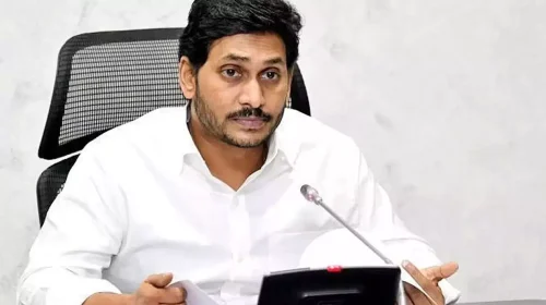 వైసీపీ ఎమ్మెల్సీల సేఫ్ గేమ్