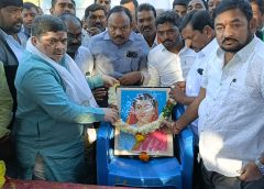 Minister Ponnam's visit to Akanna Petal Tributes to Savitri Bhai Pule