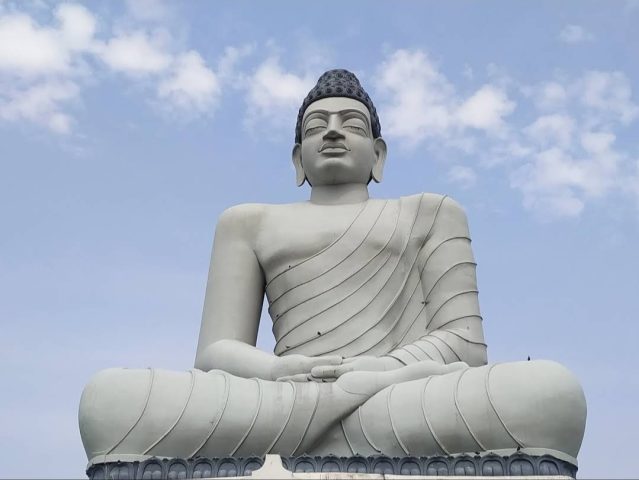 A carafe became an address for informal activities around the statue of Buddha.