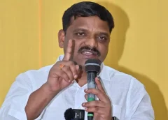 Congress MLC, Tinmar Mallanna alias Chintapandu Naveen has become opposition in Swapak.